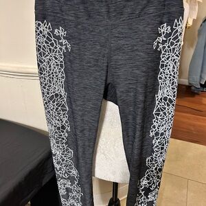 Like New Woman’s R 8 Reflective Geometric Leggings Size Medium